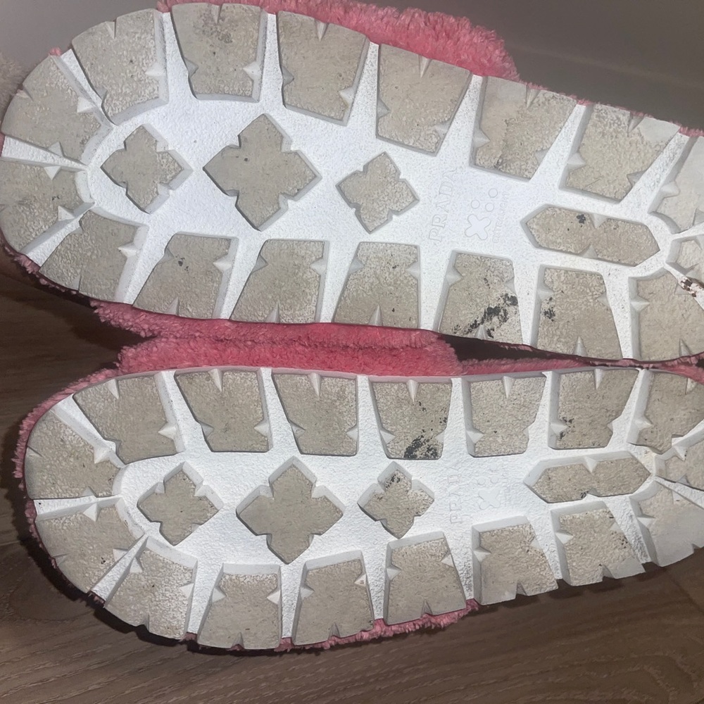 Prada terry cloths pink slides . Picture with flash and no flash ..worn - Picture 4 of 4